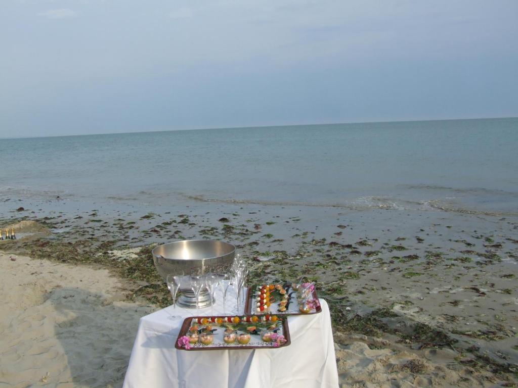 Hotel Le Martray Ars-en-Re Bagian luar foto
